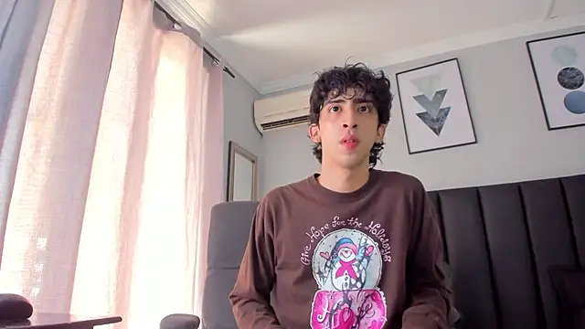 Snapshot of Alezzandro_ chatting on 03/18/25, 01:53 Alezzandro online show from 03/18/25, 01:53