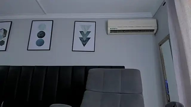 Snapshot of Alezzandro_ chatting on 03/21/25, 01:23 Alezzandro online show from 03/21/25, 01:23