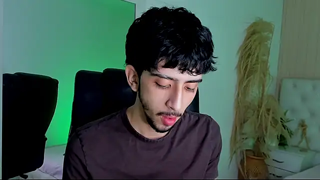 Snapshot of Alezzandro_ chatting on 09/12/25, 08:31 Alezzandro online show from 09/12/25, 08:31