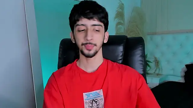 Snapshot of Alezzandro_ chatting on 09/17/25, 08:32 Alezzandro online show from 09/17/25, 08:32