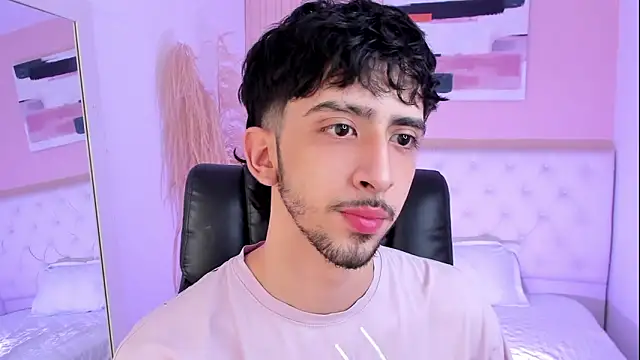 Snapshot of Alezzandro_ chatting on 09/24/25, 08:23 Alezzandro online show from 09/24/25, 08:23