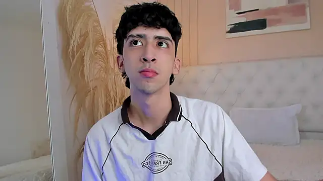 Snapshot of Alezzandro_ chatting on 10/02/25, 08:05 Alezzandro online show from 10/02/25, 08:05