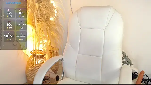 Snapshot of Sofi_BBW chatting on 06/05/26, 12:55 Sofi BBW online show from 06/05/26, 12:55