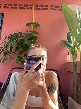 White Lu online show from 04/23/26, 02:02