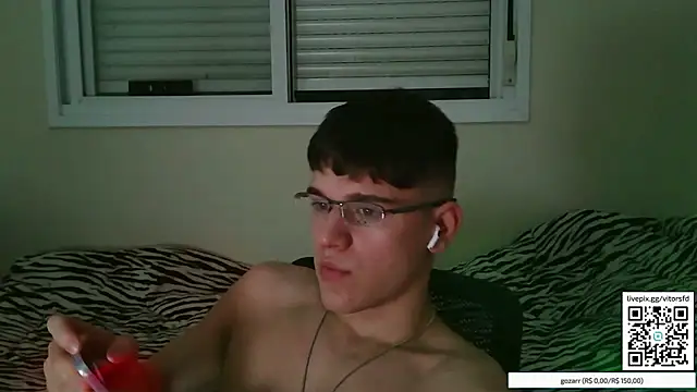 Snapshot of vitorsafado19 chatting on 10/26/25, 03:01 vitorsafado19 online show from 10/26/25, 03:01
