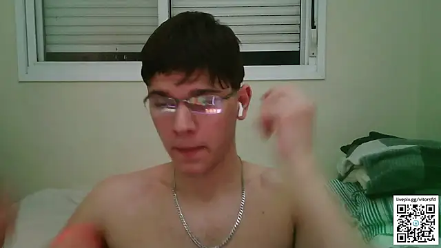 vitorsafado19 online show from 12/18/25, 03:56