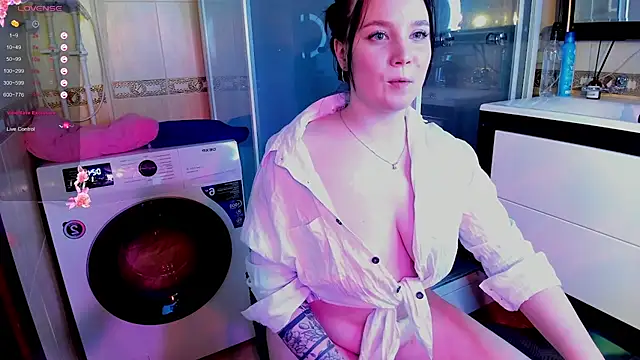 Snapshot of maya_suun chatting on 03/12/25, 02:56 maya suun online show from 03/12/25, 02:56