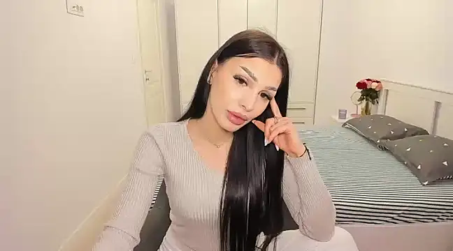 Snapshot of HelenShawn chatting on 02/18/25, 01:32 HelenShawn online show from 02/18/25, 01:32