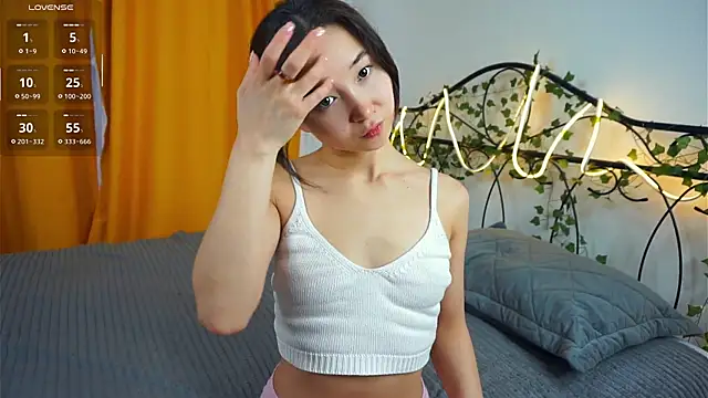 VeronaCritchlow online show from 11/11/25, 07:52