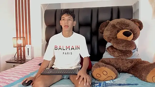 Snapshot of Amberr1 chatting on 01/24/25, 01:03 Amberr1 online show from 01/24/25, 01:03