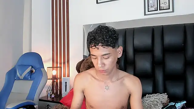 Snapshot of Amberr1 chatting on 01/30/25, 06:21 Amberr1 online show from 01/30/25, 06:21