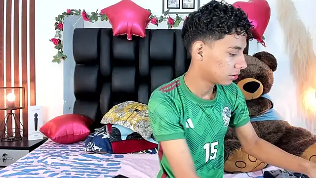 Snapshot of Amberr1 chatting on 02/07/25, 12:17 Amberr1 online show from 02/07/25, 12:17