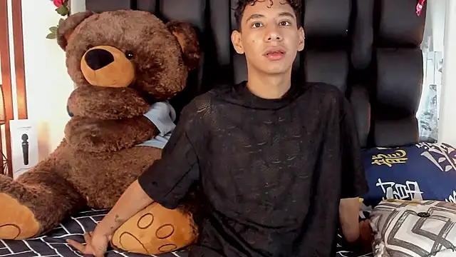 Snapshot of Amberr1 chatting on 02/08/25, 12:17 Amberr1 online show from 02/08/25, 12:17