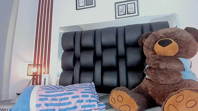 Snapshot of Amberr1 chatting on 03/18/25, 12:14 Amberr1 online show from 03/18/25, 12:14