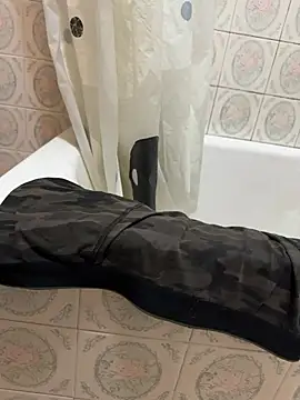 Snapshot of danycorrerse chatting on 01/28/25, 10:23 danycorrerse online show from 01/28/25, 10:23