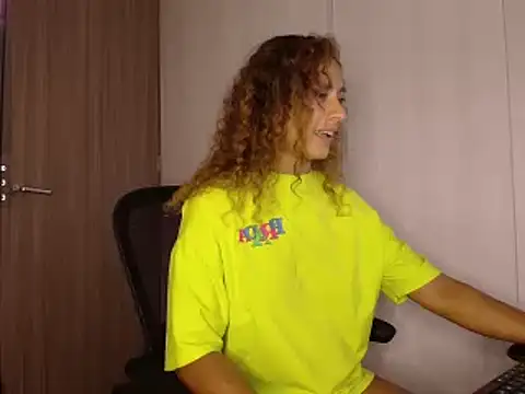 Snapshot of Zoedaniels chatting on 02/18/25, 07:21 Zoedaniels online show from 02/18/25, 07:21