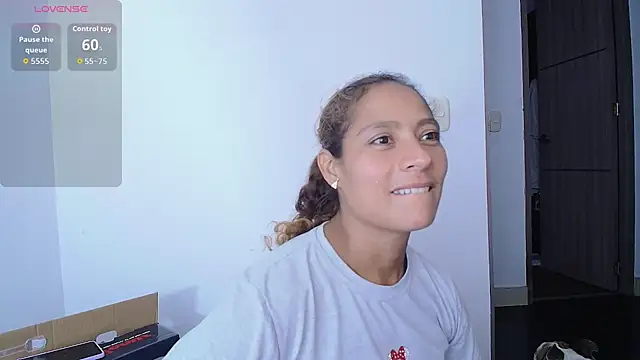 Snapshot of Zoedaniels chatting on 10/24/25, 02:08 Zoedaniels online show from 10/24/25, 02:08