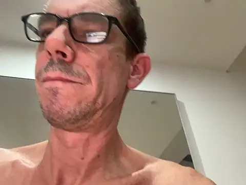 Kenhornu online show from 11/18/25, 08:02