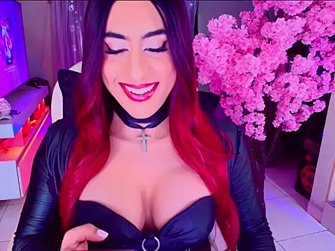 latexgoddes online show from 11/19/25, 10:10