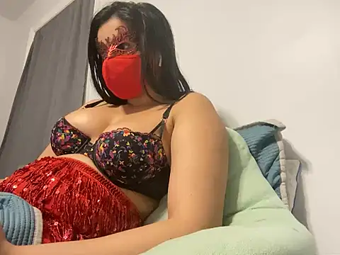 Snapshot of desiiiinigal chatting on 03/07/25, 12:37 desiiiinigal online show from 03/07/25, 12:37