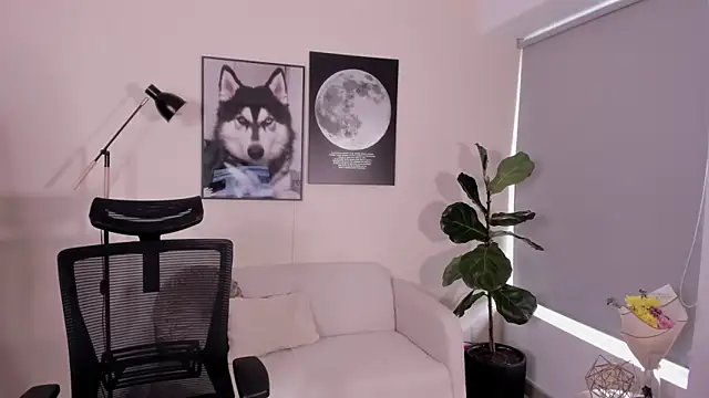 LairaScott online show from 11/29/25, 09:40