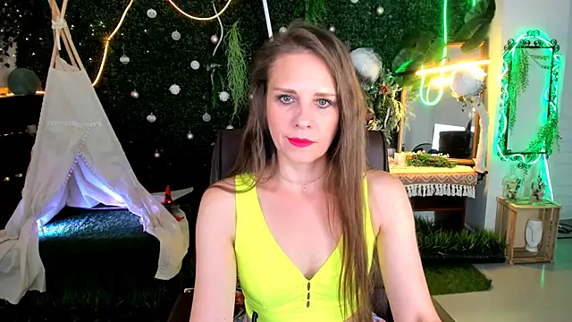 Snapshot of EmiliaBedy chatting on 06/07/26, 09:02 EmiliaBedy online show from 06/07/26, 09:02