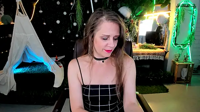 Snapshot of EmiliaBedy chatting on 06/15/26, 09:44 EmiliaBedy online show from 06/15/26, 09:44
