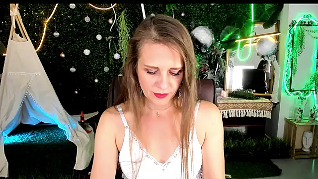 Snapshot of EmiliaBedy chatting on 06/21/26, 09:12 EmiliaBedy online show from 06/21/26, 09:12