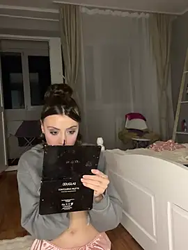 bunnythetailor online show from 02/05/25, 04:25