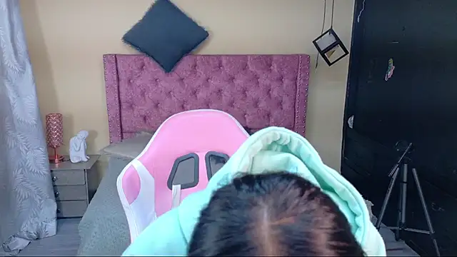 Sofii cutee online show from 12/18/25, 12:00