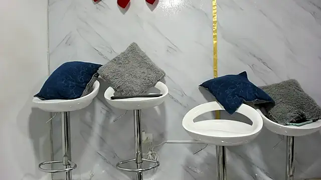 emilly09 online show from 02/12/25, 09:33