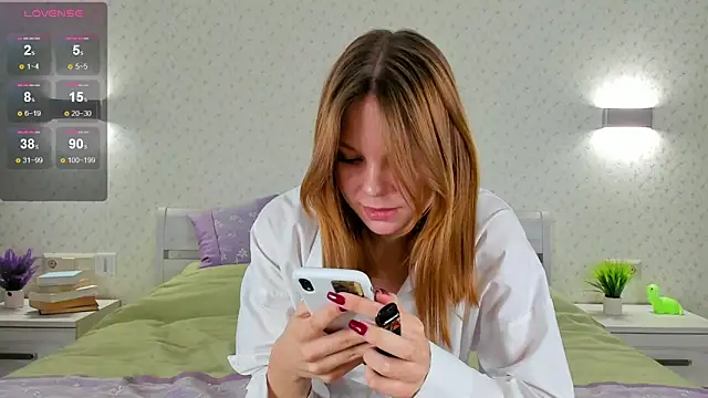 ElvinaBestwick online show from 02/04/25, 03:47