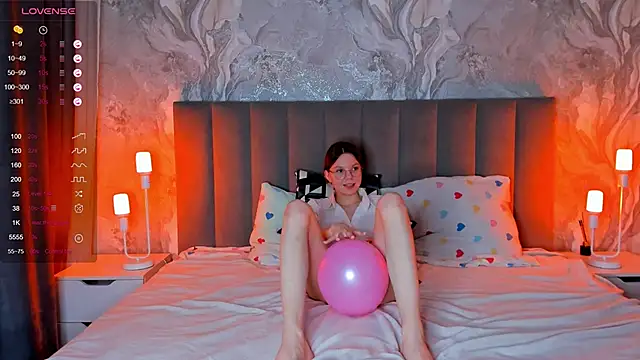 ElvinaBestwick online show from 02/19/25, 10:09