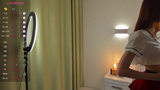 ElvinaBestwick online show from 03/18/25, 06:37