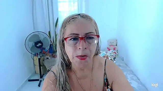 Snapshot of Sweeetnaughty chatting on 05/23/26, 01:04 Sweeetnaughty online show from 05/23/26, 01:04