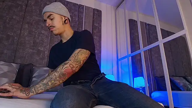 Snapshot of kaletattoo chatting on 04/26/26, 11:41 kaletattoo online show from 04/26/26, 11:41