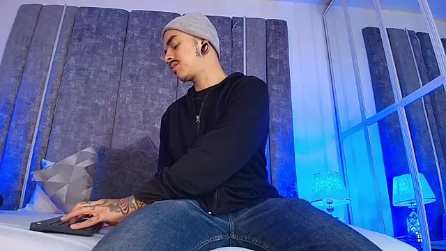 Snapshot of kaletattoo chatting on 04/30/26, 10:54 kaletattoo online show from 04/30/26, 10:54