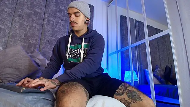 Snapshot of kaletattoo chatting on 05/01/26, 11:04 kaletattoo online show from 05/01/26, 11:04