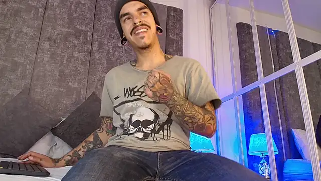 Snapshot of kaletattoo chatting on 05/25/26, 11:16 kaletattoo online show from 05/25/26, 11:16