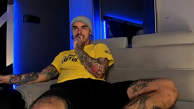 Snapshot of kaletattoo chatting on 06/01/26, 11:23 kaletattoo online show from 06/01/26, 11:23