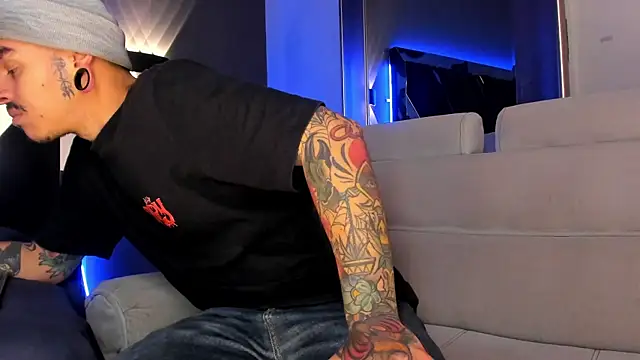 Snapshot of kaletattoo chatting on 06/05/26, 10:43 kaletattoo online show from 06/05/26, 10:43