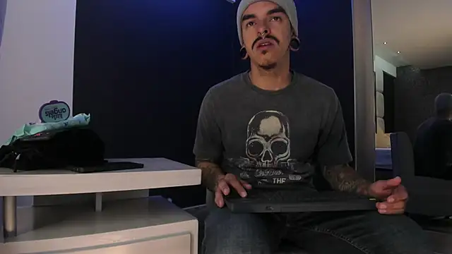 Snapshot of kaletattoo chatting on 06/11/26, 11:19 kaletattoo online show from 06/11/26, 11:19