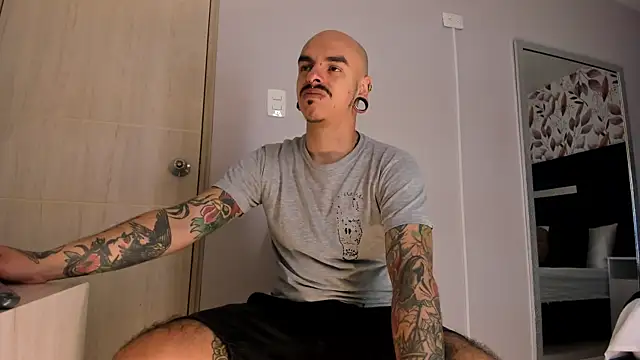 Snapshot of kaletattoo chatting on 07/20/26, 11:45 kaletattoo online show from 07/20/26, 11:45