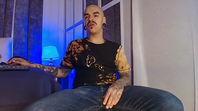 Snapshot of kaletattoo chatting on 07/24/26, 01:31 kaletattoo online show from 07/24/26, 01:31