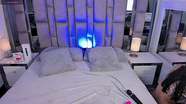 Bonet iris online show from 04/14/26, 07:09