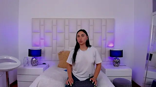 Snapshot of Ariana_rouse chatting on 02/07/25, 01:47 Ariana rouse online show from 02/07/25, 01:47
