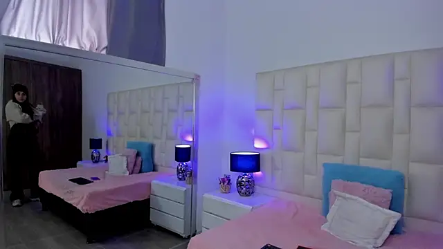 Ariana rouse online show from 11/29/25, 05:05