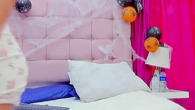 CanelaDevil  online show from 10/29/25, 07:04