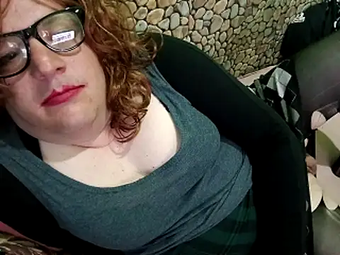 Snapshot of Adrianka chatting on 04/29/26, 03:32 Adrianka online show from 04/29/26, 03:32
