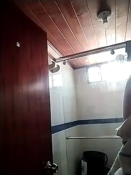 Snapshot of Vale_Saenzz chatting on 02/21/25, 09:22 Vale Saenzz online show from 02/21/25, 09:22